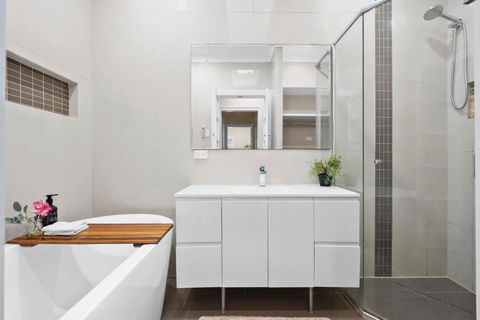 Room In Large Home 6 Min To CBD - Hotel Accommodation 3