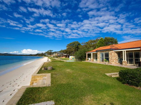 Salamander Beach Front - Hotel Accommodation 0