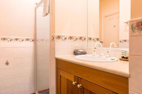 Robyn\'s Nest Lakeside Resort - Hotel Accommodation 2