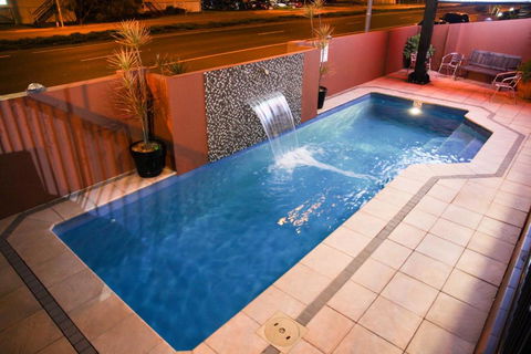 Rocky Resort Motor Inn - Hotel Accommodation 2