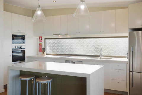 Rolling Waves 3 - Beach Access & Pet Friendly! - Hotel Accommodation 3