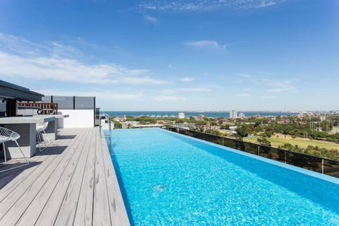 Rooftop Infinity Pool - St Kilda Luxury - Hotel Accommodation 0