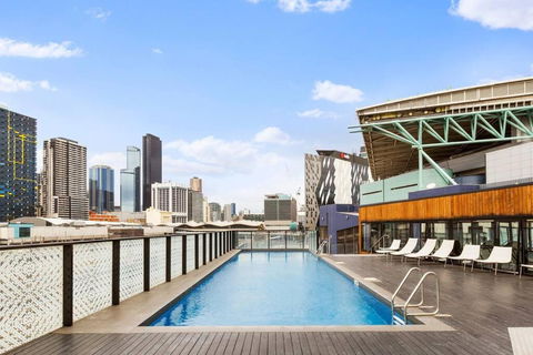 Rooftop Pool 2BR Apt At Marvel Stadium With Free Parking - Hotel Accommodation 3