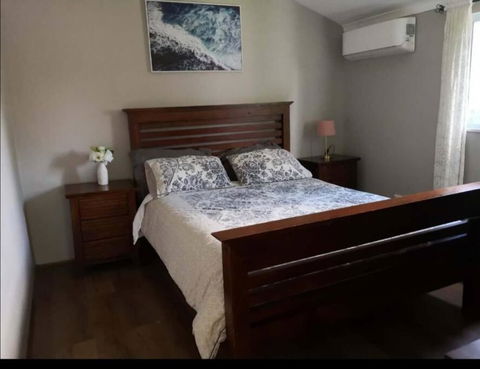 Roomy Rosegarden Flat In Roselands - Hotel Accommodation 0