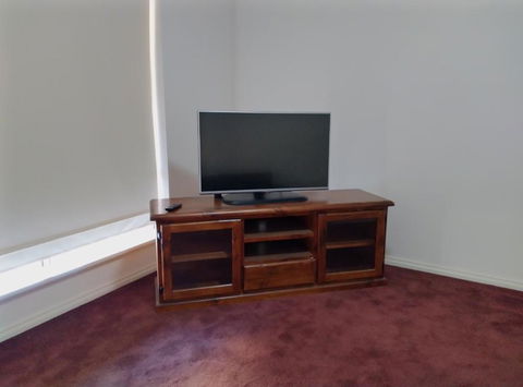 Ross - Hotel Accommodation 2