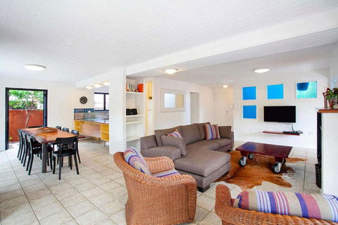 Ross Cres Spacious Private Beach House - Hotel Accommodation 2