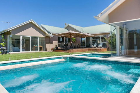 Royadie Resort - Pool Spa Tennis 500m To Beach - Hotel Accommodation 0