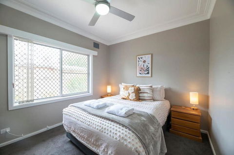 Roycox Cottage - Charming Escape, Fireplace - Hotel Accommodation 1