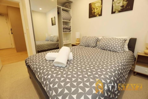 Ruby Red, 1Bd 1Bth Apt - Woden CBD - Hotel Accommodation 1