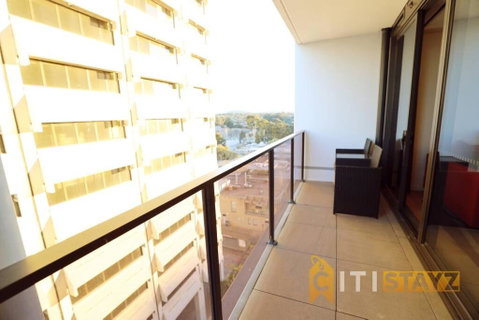 Ruby Red, 1Bd 1Bth Apt - Woden CBD - Hotel Accommodation 2