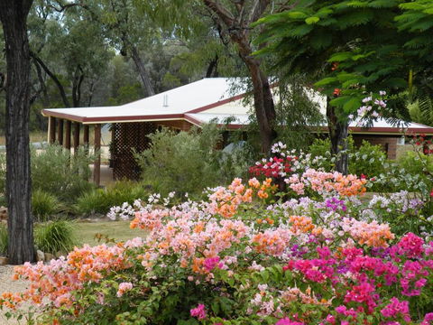 Rubyvale Motel & Holiday Units - An Adults Only Getaway - Hotel Accommodation 2