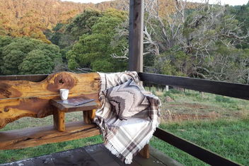 Rustic Hut Bush Retreat with Hotel Accommodation