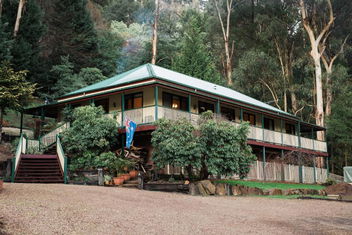 Rustic Refuge Guesthouse with Hotel Accommodation