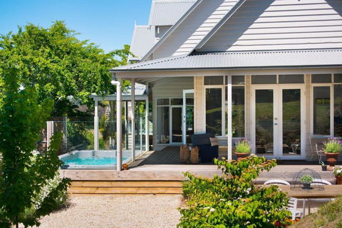 Sades - Hotel Accommodation 0