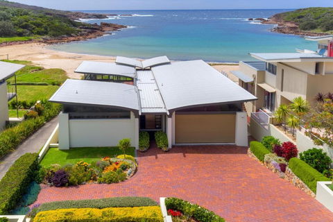 Sails On The Beachfront - Exclusive Seaside Home - Hotel Accommodation 0