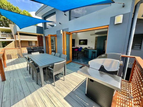 Sails To Sea - 4 Bedroom Pet Friendly Private Pool - Hotel Accommodation 1