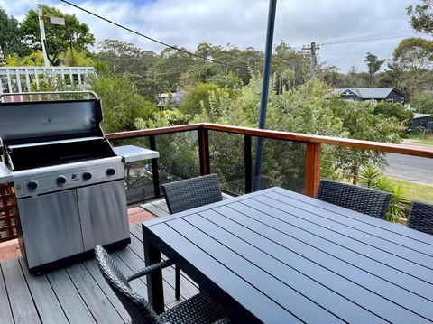 Sails To Sea - 4 Bedroom Pet Friendly Private Pool - Hotel Accommodation 3