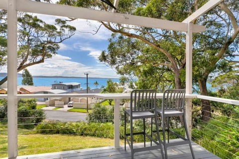 Sally Beach House With Ocean Views - Hotel Accommodation 0