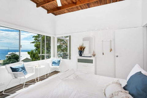 Sally Beach House With Ocean Views - Hotel Accommodation 1