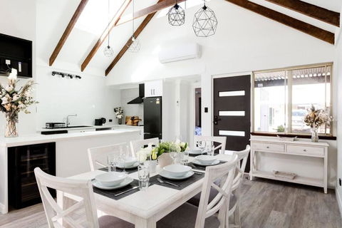 Salt & Pepper; Beautiful Town House In Margs! - Hotel Accommodation 0
