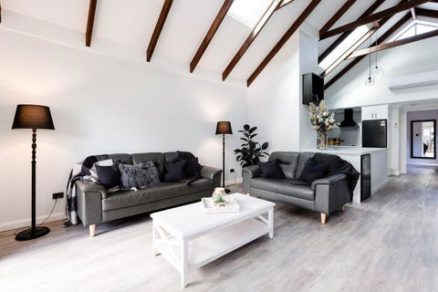 Salt & Pepper; Beautiful Town House In Margs! - Hotel Accommodation 1