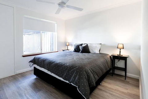 Salt & Pepper; Beautiful Town House In Margs! - Hotel Accommodation 3