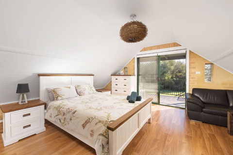 Salt Wood Cabin Style Retreat - Hotel Accommodation 2