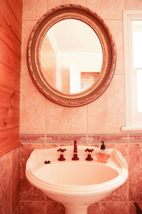 SaltBush Cottage - Hotel Accommodation 2