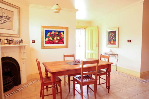 SaltBush Cottage - Hotel Accommodation 3