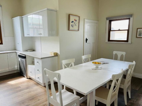 Saltwater Bungalow - WiFi - Hotel Accommodation 3