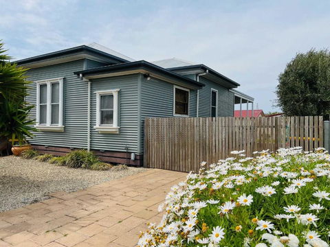 Saltwater Bungalow - WiFi - Hotel Accommodation 0