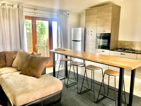 Salty Blue Beach House - Hotel Accommodation 3