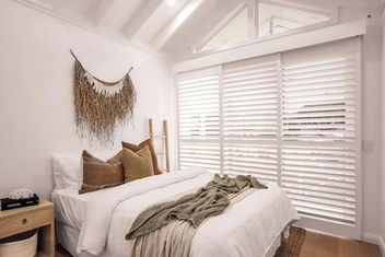 SALTY PALMS On HENLEY -THREE with Hotel Accommodation