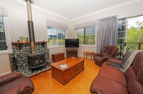 Samford Lakes - Hotel Accommodation 2