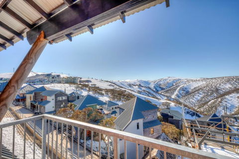 Schnapps Penthouse Ski Apt With Undercover Parking - Hotel Accommodation 1