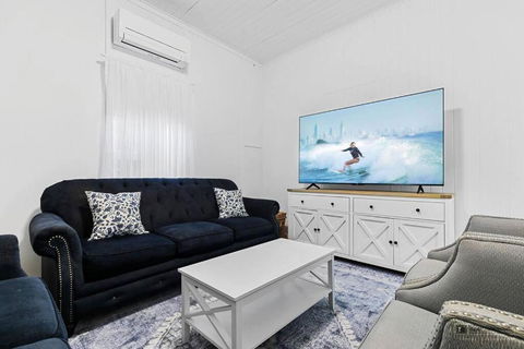 Sandown Beachside Cottage - Hotel Accommodation 1