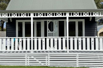 Sandpiper - Charming Beach Villa with Hotel Accommodation