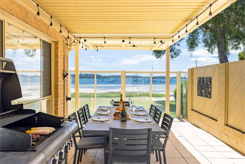 Sandy Beach House Corlette Unit 1 Waterfront WI-FI Aircon - Hotel Accommodation 3