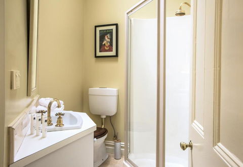 Sassafras Village Stay - Historic Home Sleeps 4 - Hotel Accommodation 3