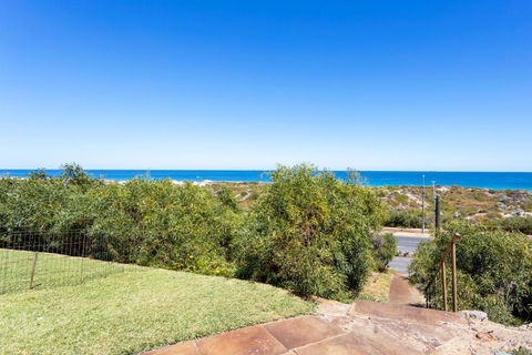 Scarborough Beachlife Apartment - Executive Escapes - Hotel Accommodation 1