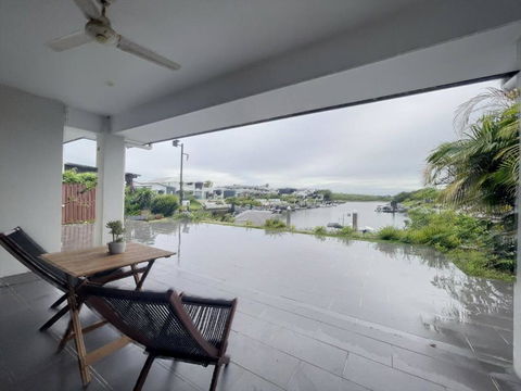 Scenic 5 Bed Riverview Classic And Relaxing Escape - Hotel Accommodation 0