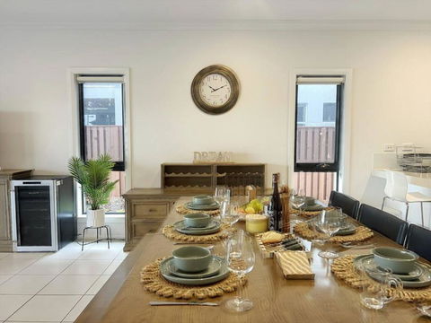 Scenic 5 Bed Riverview Classic And Relaxing Escape - Hotel Accommodation 2