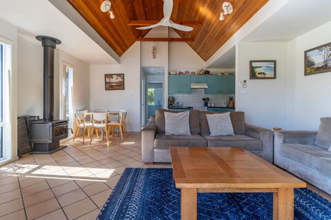 Sea Shell Chalet At Berrara Chalets - Hotel Accommodation 2