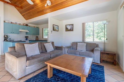 Sea Shell Chalet At Berrara Chalets - Hotel Accommodation 3