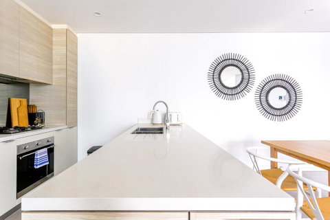 Sea View Beachfront Apartment In Surfers - Hotel Accommodation 2