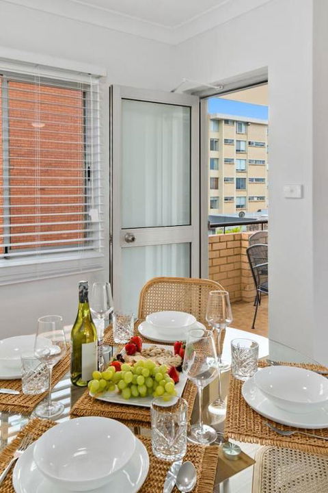 Sea Vista Escape - A Charming Waterside Stay - Hotel Accommodation 2