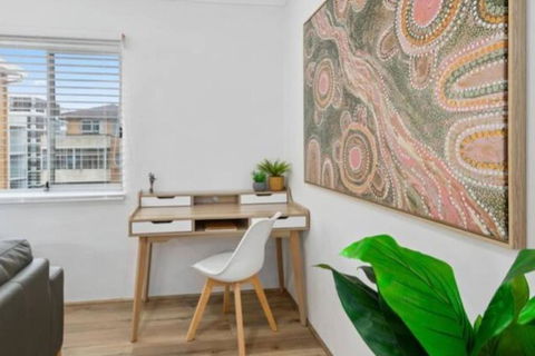 Sea Vista Escape - A Charming Waterside Stay - Hotel Accommodation 3