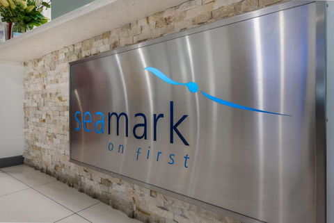 Seamark On First - Hotel Accommodation 1