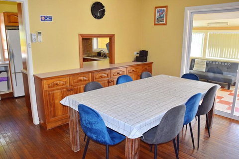 Seamist Cottage - Bring Your Own Linen. - Hotel Accommodation 2