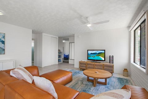 Seapines, Unit 4, 30 Victoria Tce, Kings Beach - Hotel Accommodation 1